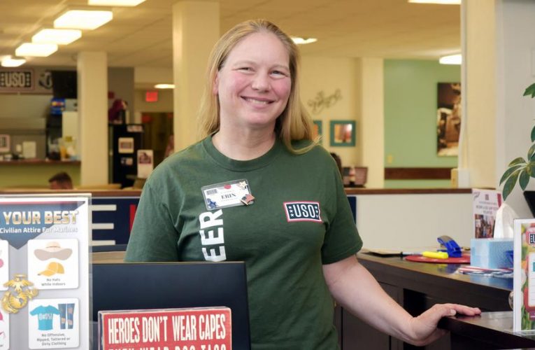 Career sailor on Okinawa gets presidential award for hundreds of USO volunteer hours