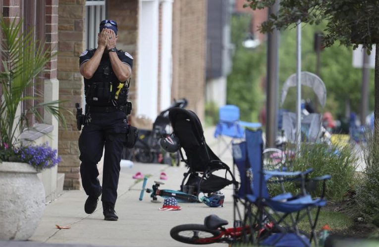 6 dead, 30 hurt in shooting at Chicago-area July 4 parade